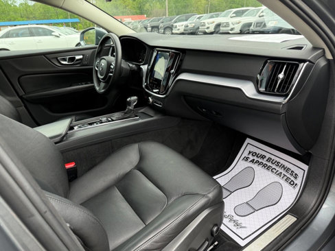 Used 2019 Volvo S60 T6 Momentum w/ Premium Package image 22