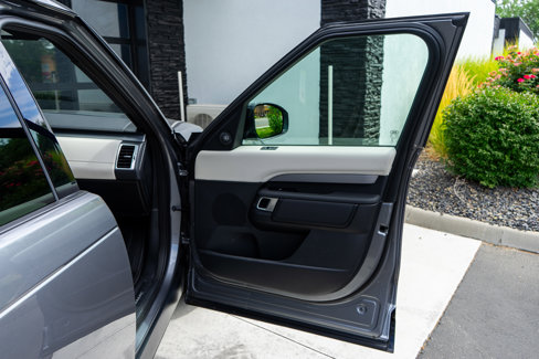 Used 2021 Land Rover Discovery S R-Dynamic image 45
