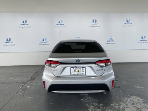 Used 2021 Toyota Corolla LE image 5