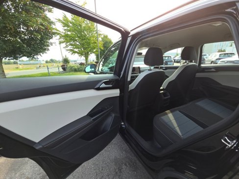 New 2025 Volkswagen Taos S image 17
