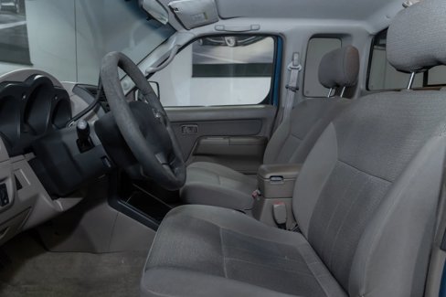Used 2002 Nissan Frontier XE image 12