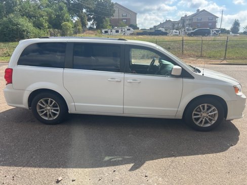 Used 2019 Dodge Grand Caravan SXT image 4