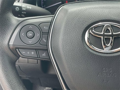 Used 2020 Toyota Camry LE image 14