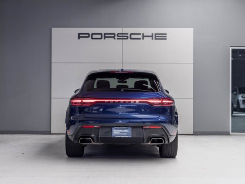 Certified 2022 Porsche Macan image 6