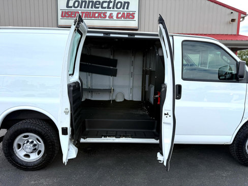 Used 2017 Chevrolet Express 2500 image 16