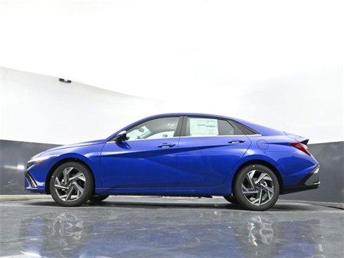 Used 2024 Hyundai Elantra SEL w/ Convenience Package image 32