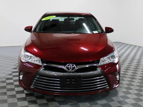 Used 2015 Toyota Camry LE image 9