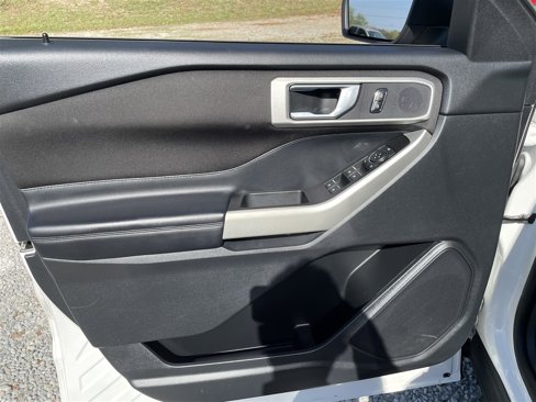 Used 2020 Ford Explorer XLT w/ Comfort Package image 15