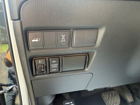 Used 2017 Nissan Armada SV image 15