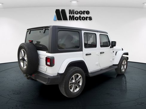 Used 2018 Jeep Wrangler Unlimited Sahara image 3