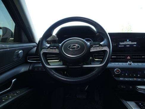 Used 2023 Hyundai Elantra Limited image 15