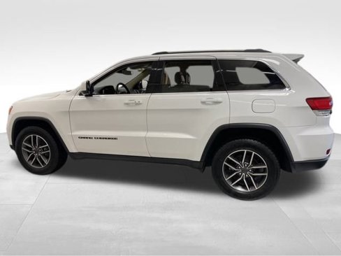 Used 2020 Jeep Grand Cherokee Laredo w/ Security & Convenience Group image 3