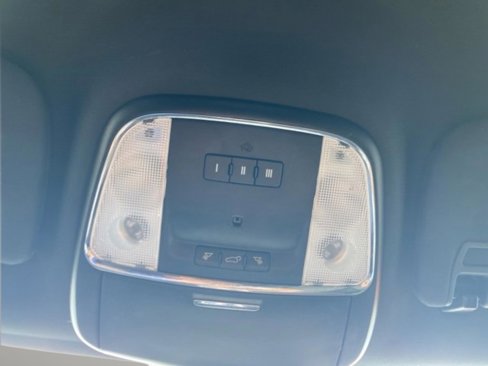 Used 2018 Jeep Grand Cherokee Laredo image 27