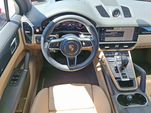 Certified 2022 Porsche Cayenne image 15