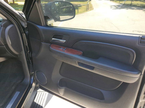 Used 2007 Cadillac Escalade 2WD w/ Information Package image 35