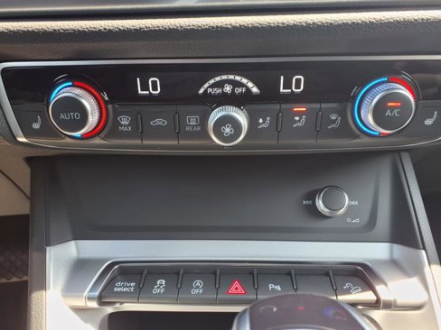 New 2025 Audi Q3 2.0T Premium image 16