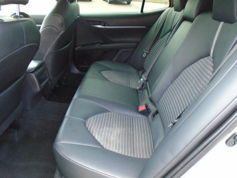 Used 2020 Toyota Camry SE image 10