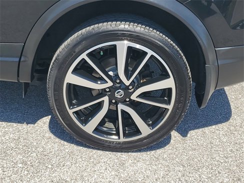 Used 2017 Nissan Rogue Sport SL image 32