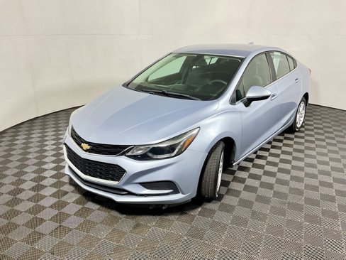 Used 2017 Chevrolet Cruze LT w/ Convenience Package image 7