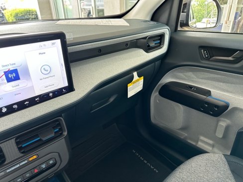 New 2025 Ford Maverick XLT image 38