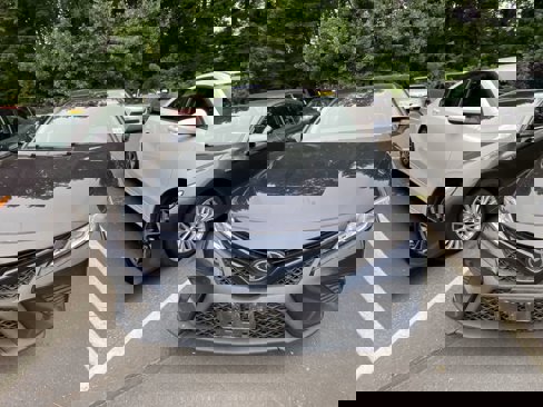 Used 2019 Toyota Camry SE image 2