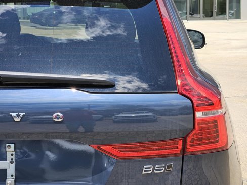 New 2025 Volvo XC60 B5 Ultra w/ Protection Package Premier image 9