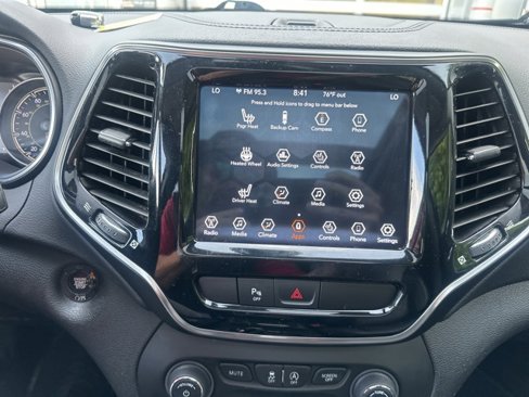 Used 2020 Jeep Cherokee Limited image 29