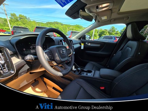 Used 2025 Volvo XC40 B5 Core w/ Protection Package Premier image 10