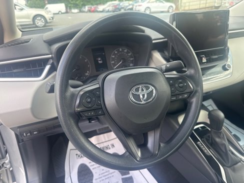 Used 2023 Toyota Corolla LE image 12