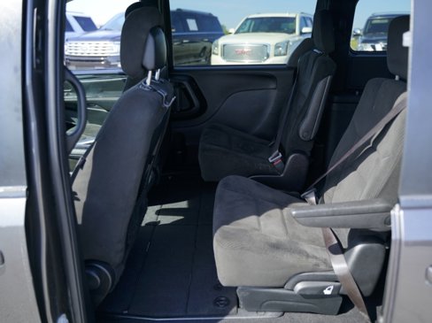 Used 2017 Dodge Grand Caravan SE image 24