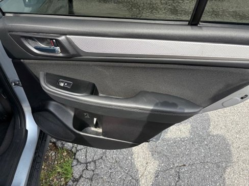 Used 2017 Subaru Outback 2.5i Premium image 18