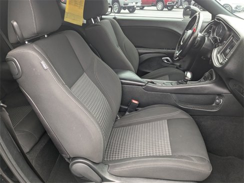 Used 2019 Dodge Challenger SXT image 14