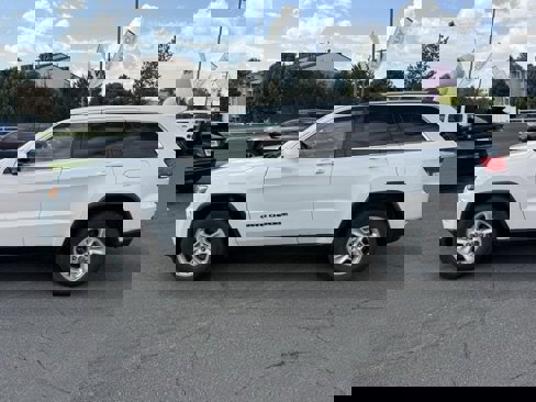 Used 2017 Jeep Grand Cherokee Laredo w/ Quick Order Package 23E image 9