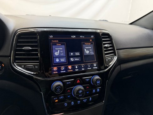 Used 2020 Jeep Grand Cherokee Altitude image 16