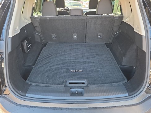 Used 2022 Nissan Rogue SV image 34