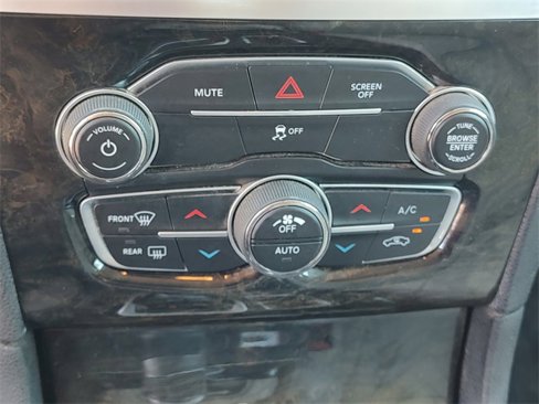 Used 2017 Chrysler 300 C image 21