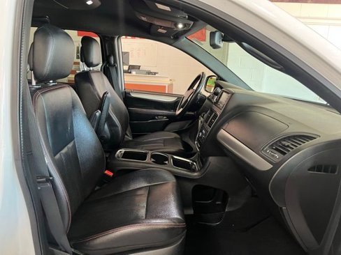 Used 2019 Dodge Grand Caravan GT image 35