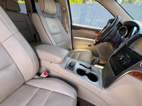 Used 2012 Jeep Grand Cherokee Overland image 11