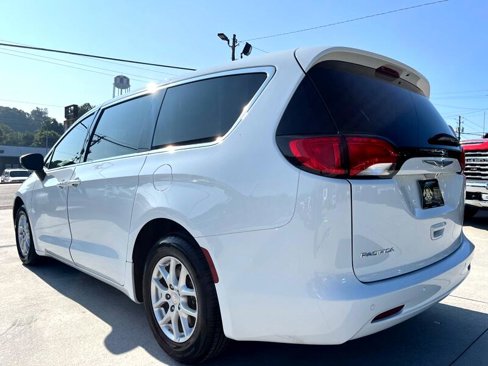 Used 2019 Chrysler Pacifica LX image 5