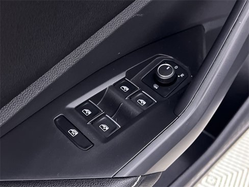 Used 2024 Volkswagen Jetta SE w/ Panoramic Sunroof Package image 13