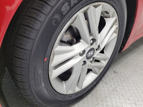 Used 2020 Hyundai Elantra SEL image 31