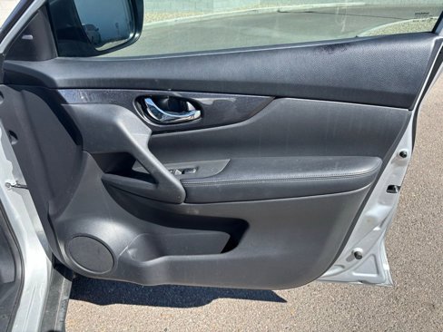 Used 2018 Nissan Rogue S image 38