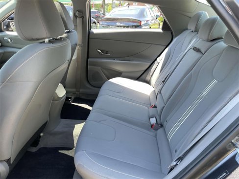 Certified 2022 Hyundai Elantra SEL w/ Convenience + Premium Package image 11