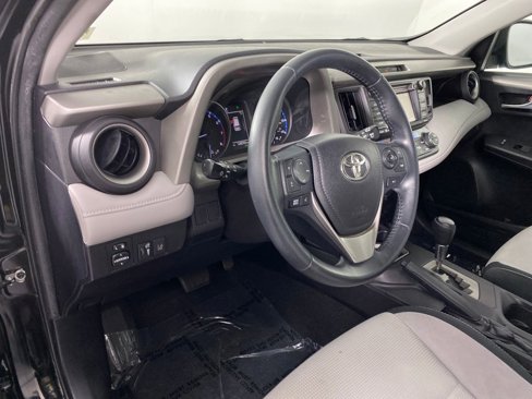 Used 2018 Toyota RAV4 XLE image 9