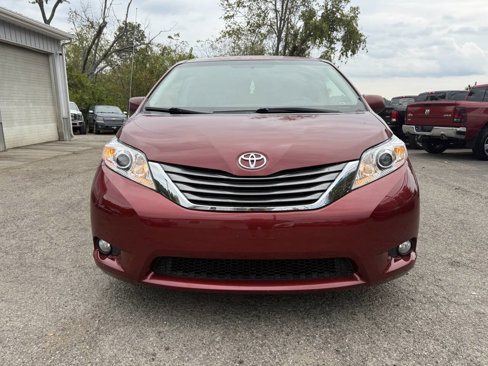 Used 2011 Toyota Sienna XLE image 22