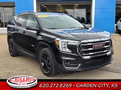Used 2023 GMC Terrain AT4 image 3