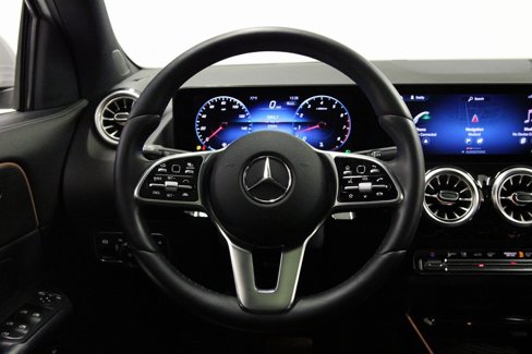 Used 2023 Mercedes-Benz GLA 250 4MATIC w/ Premium Package image 14