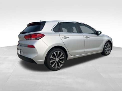 Used 2019 Hyundai Elantra GT image 4