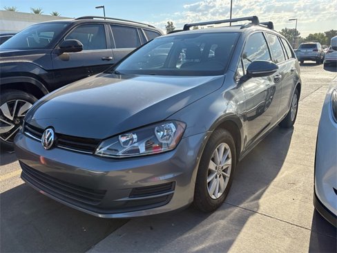 Used 2016 Volkswagen Golf SportWagen image 2