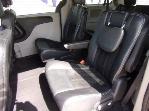 Used 2017 Dodge Grand Caravan SXT image 3